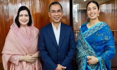 সপরিবারে ‍‍`বনলতা এক্সপ্রেস‍‍` সিনেমা দেখতে গেলেন প্রধানমন্ত্রী