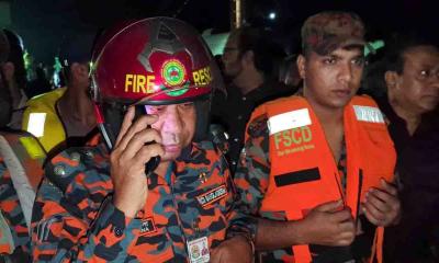 দৌলতদিয়ায় পদ্মায় বাসডুবি: ৪০ লাশ পানির নিচে থাকার শঙ্কা