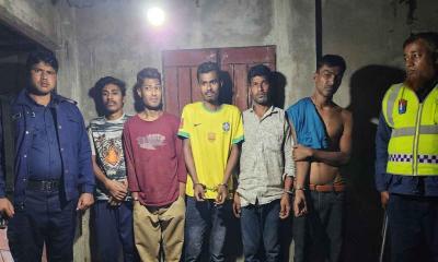 বীরগঞ্জে মাদকবিরোধী অভিযানে আটক ৫