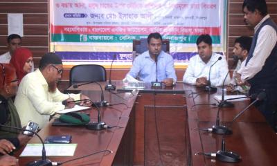 ফুলবাড়ীতে প্রান্তিক নারীদের দর্জি প্রশিক্ষণ নিয়ে ওরিয়েন্টেশন সভা