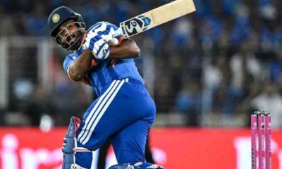 ছক্কার রেকর্ড গড়ে আউট স্যামসন