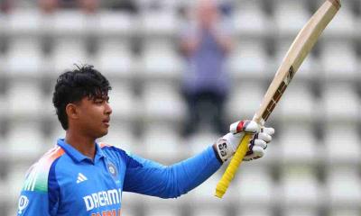 এশিয়া কাপে সূর্যবংশীর তাণ্ডব: ৩৩ বলে হাঁকালেন সেঞ্চুরি