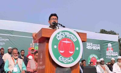 দিল্লিতে বা লন্ডনে নয়, রাজনীতি হবে দেশেই: ডাকসু ভিপি সাদিক