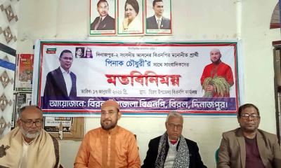 বিরল প্রেসক্লাবের সাংবাদিকদের সাথে বিএনপি প্রার্থীর মতবিনিময়