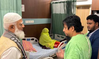শহীদ হাদির মায়ের চিকিৎসার খোঁজ নিলেন জামায়াত আমির