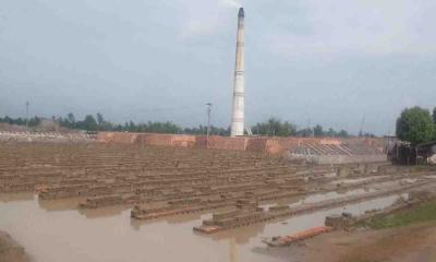 কাহারোলে কালবৈশাখীর তাণ্ডবে ইটভাটায় ব্যাপক ক্ষয়ক্ষতি