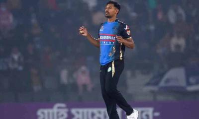 মোস্তাফিজের বীরত্বে হারা ম্যাচ জিতল রংপুর, হতাশ ঢাকা