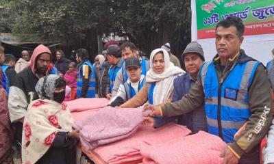 শীতার্ত মানুষের পাশে ‘প্রিয় দিনাজপুর সমাজ কল্যাণ সংস্থা’