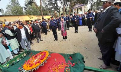 আটোয়ারীতে রাষ্ট্রীয় মর্যাদায় বীর মুক্তিযোদ্ধা দারাজ উদ্দীনের দাফন সম্পন্ন
