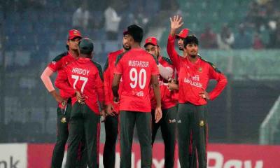 সিরিজ বাঁচাতে বাংলাদেশের চাই ১৭১ রান