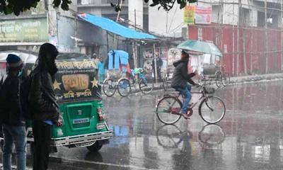কনকনে শীতের মাঝেই গুঁড়ি গুঁড়ি বৃষ্টি, যা বলছে আবহাওয়া অফিস