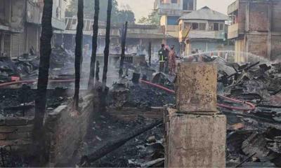 খাগড়াছড়িতে ভয়াবহ অগ্নিকাণ্ড ৩৫ দোকান পুড়ে ছাই