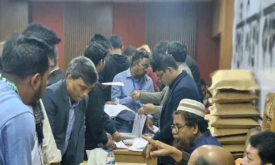 জকসু: ২৬ কেন্দ্রের ফলে ৩৫১ ভোটে এগিয়ে শিবিরের ভিপি প্রার্থী
