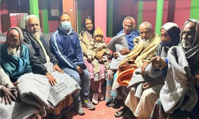 বীরগঞ্জে হাড়কাঁপানো শীত: গভীর রাতে অসহায়দের দ্বারে দ্বারে ইউএনও