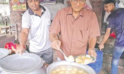রাজশাহীর ৯০ বছরের ঐতিহ্য হোবা ঘোষের রসগোল্লা