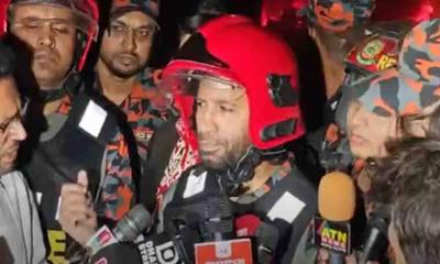 কড়াইল বস্তির আগুন নিয়ন্ত্রণে না আসার কারণ জানাল ফায়ার সার্ভিস