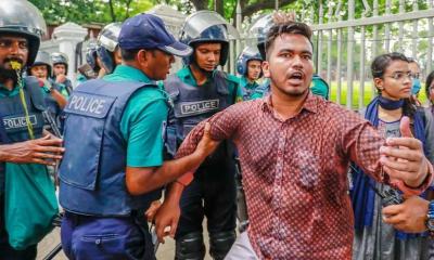 ‘মার্চ ফর জাস্টিস’ কর্মসূচিতে পুলিশের বাধা
