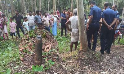 পঞ্চগড়ে মাটি খুঁড়তেই বেরিয়ে এলো পরিত্যক্ত মর্টার শেল