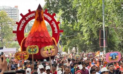 ঢাবিতে শান্তিপূর্ণভাবে শেষ হলো বর্ণাঢ্য বৈশাখী শোভাযাত্রা