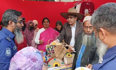 দিনাজপুরে আদর্শ মহাবিদ্যালয়ে বর্ণাঢ্য ‍‍`পিঠা উৎসব অনুষ্ঠিত
