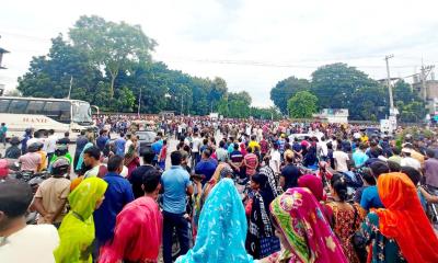 শ্রমিক নিহত নীলফামারীর উত্তরা ইপিজেডের ২৪টি কারখানার কার্যক্রম বন্ধ