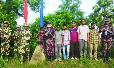 বিএসএফ কর্তৃক আটক পাঁচ বাংলাদেশি নাগরিককে হস্তান্তর করেছে বিজিবি