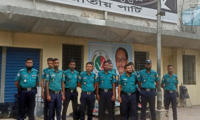 জাতীয় পার্টির কার্যালয়ের সামনে পুলিশের অবস্থান, উত্তপ্ত রাজনৈতিক পরিস্থিতি