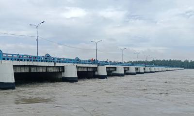 তিস্তার পানি বিপৎসীমা ছুঁইছুঁই, খোলা হয়েছে ৪৪ জলকপাট