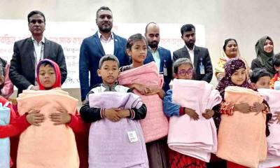 দিনাজপুরে ৩৫০০ শিশুর মাঝে ওয়ার্ল্ড ভিশনের কম্বল বিতরণ