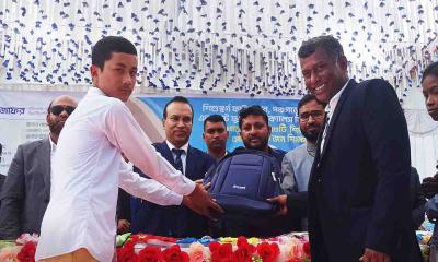 বোদায় দুই হাজার শিক্ষার্থীর মাঝে শীতবস্ত্র বিতরণ