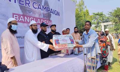 মানবিক সহায়তা ঠাকুরগাঁওয়ে শীতার্তদের জন্য উন্নত শীতবস্ত্র