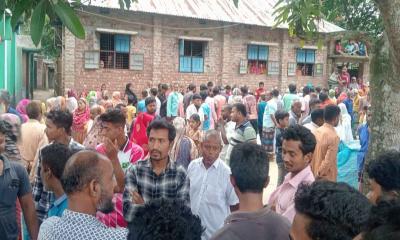 চিরিরবন্দরে ছেলের ছুরিকাঘাতে বাবা ও ভাই নি‍‍`হত