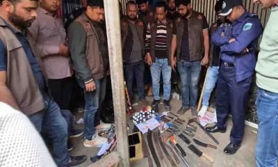 বগুড়ায় সংঘর্ষ থামাতে গিয়ে পুলিশের অভিযানে মিলল ‘অস্ত্রের খনি’