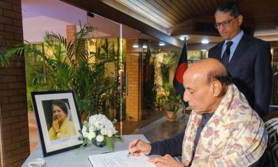 দিল্লিতে বাংলাদেশ হাইকমিশনে খালেদা জিয়াকে ভারতের প্রতিরক্ষামন্ত্রীর শ্রদ্ধা