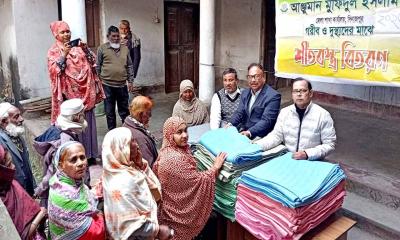 দিনাজপুরে আঞ্জুমান মফিদুল ইসলামের উদ্যোগে কম্বল বিতরণ