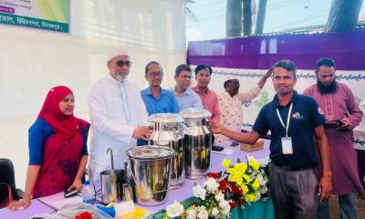 খামারিদের ডেইরি উপকরণ দিলেন হুইপ আখতারুজ্জামান