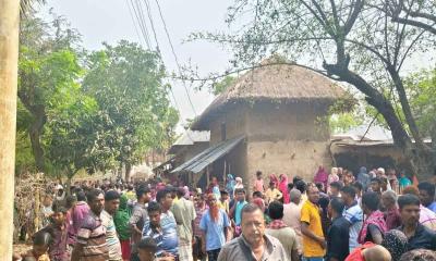 নওগাঁয় একই পরিবারের ৪ জনকে নৃশংসভাবে হত্যা