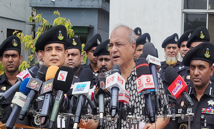 চাঁদাবাজ যেই হোক ছাড়া হবে না, অভিযোগ প্রশ্নে নিশ্চুপ উপদেষ্টা