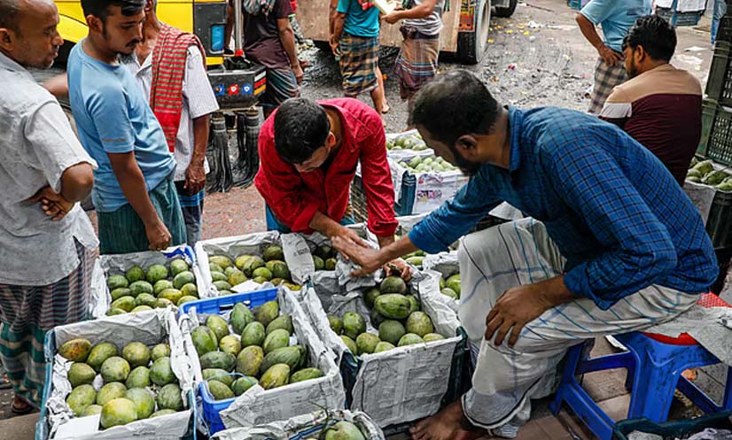 শেষ সময়ে বাজারে কোন আম পাওয়া যাচ্ছে, দাম কেমন