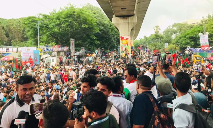 ছাত্রদলের সমাবেশে অংশ নিতে শাহবাগে জমায়েত
