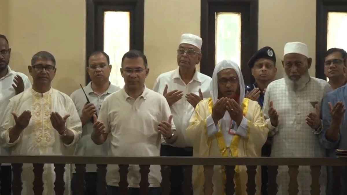 মওলানা ভাসানীর মাজার জিয়ারত করলেন প্রধানমন্ত্রী