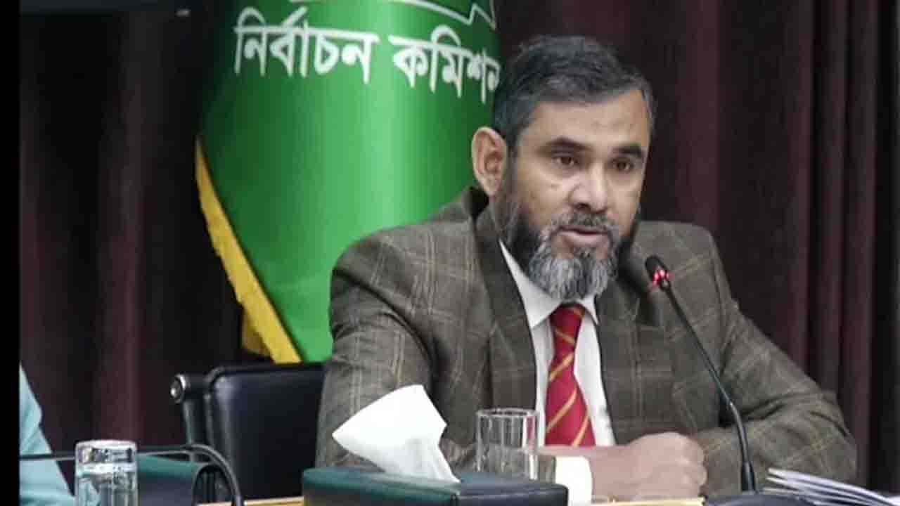 নিরপেক্ষ সরকারের অধীনে নির্বাচন সব সময় ভালো: ইসি সানাউল্লাহ