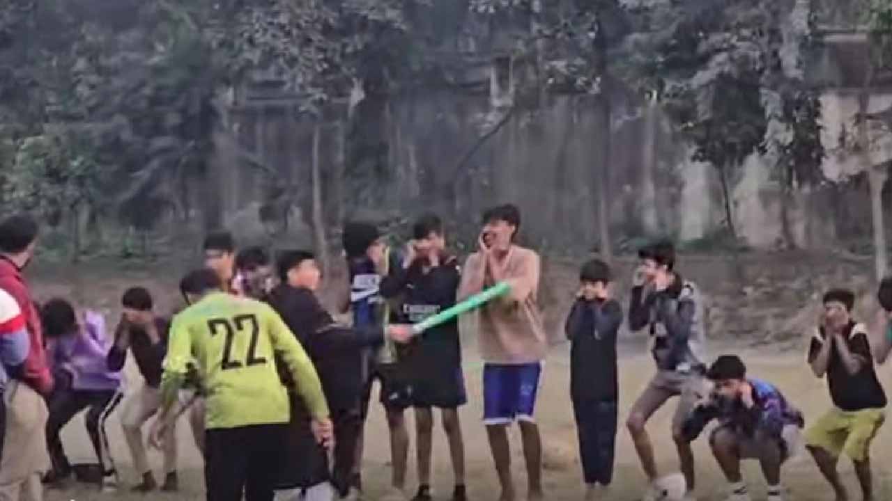 কিশোরদের কান ধরে উঠবস করালেন সর্বমিত্র চাকমা, ভিডিও ভাইরাল