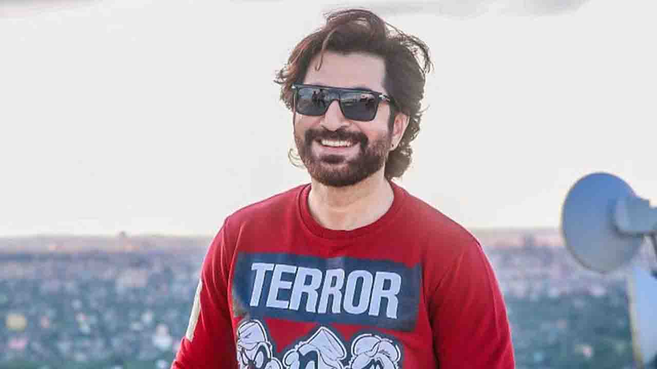 তারকাদের নামের আগে ‍‍`সুপারস্টার‍‍`, ‍‍`মেগাস্টার‍‍`—তকমা দেয় কে?