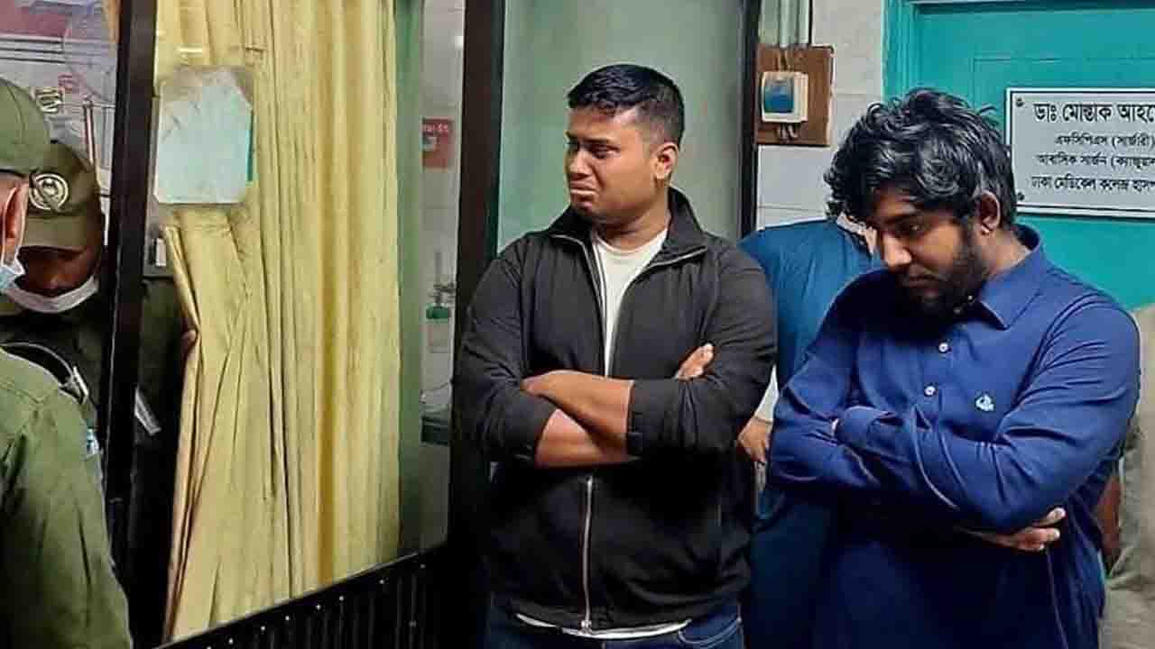 গুলিবিদ্ধ হাদিকে দেখতে গিয়ে হাসপাতালে অঝোরে কাঁদলেন হাসনাত