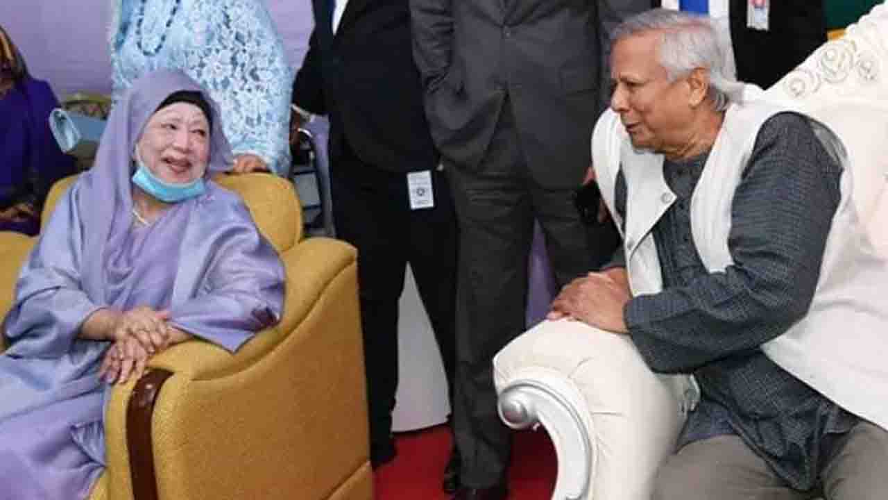সশস্ত্র বাহিনী দিবসে সেনাকুঞ্জের সংবর্ধনায় পৌঁছেছেন খালেদা জিয়া