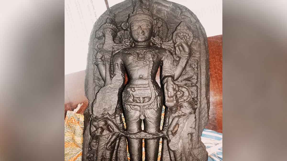 বীরগঞ্জে সাড়ে ৬ কেজির প্রাচীন বিষ্ণু মূর্তি উদ্ধার, আটক ২