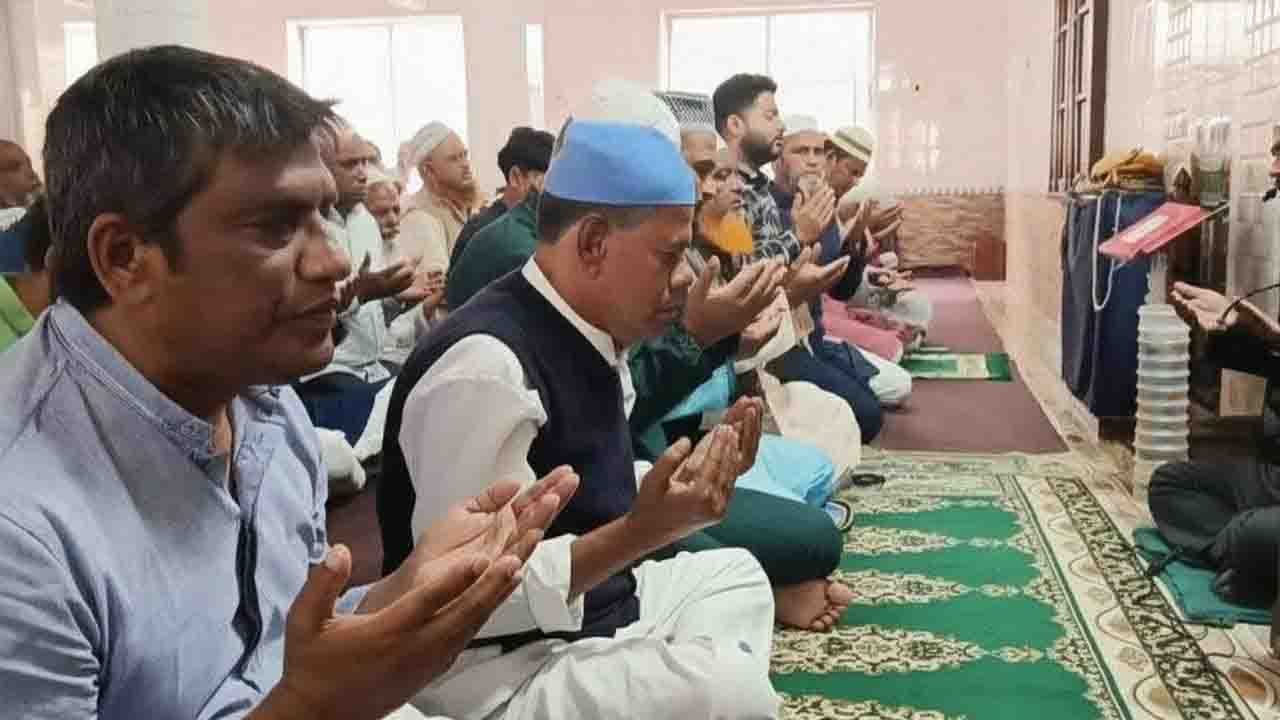 তারেক রহমানের নির্দেশে দিনাজপুরের মসজিদে মসজিদে বিশেষ দোয়া
