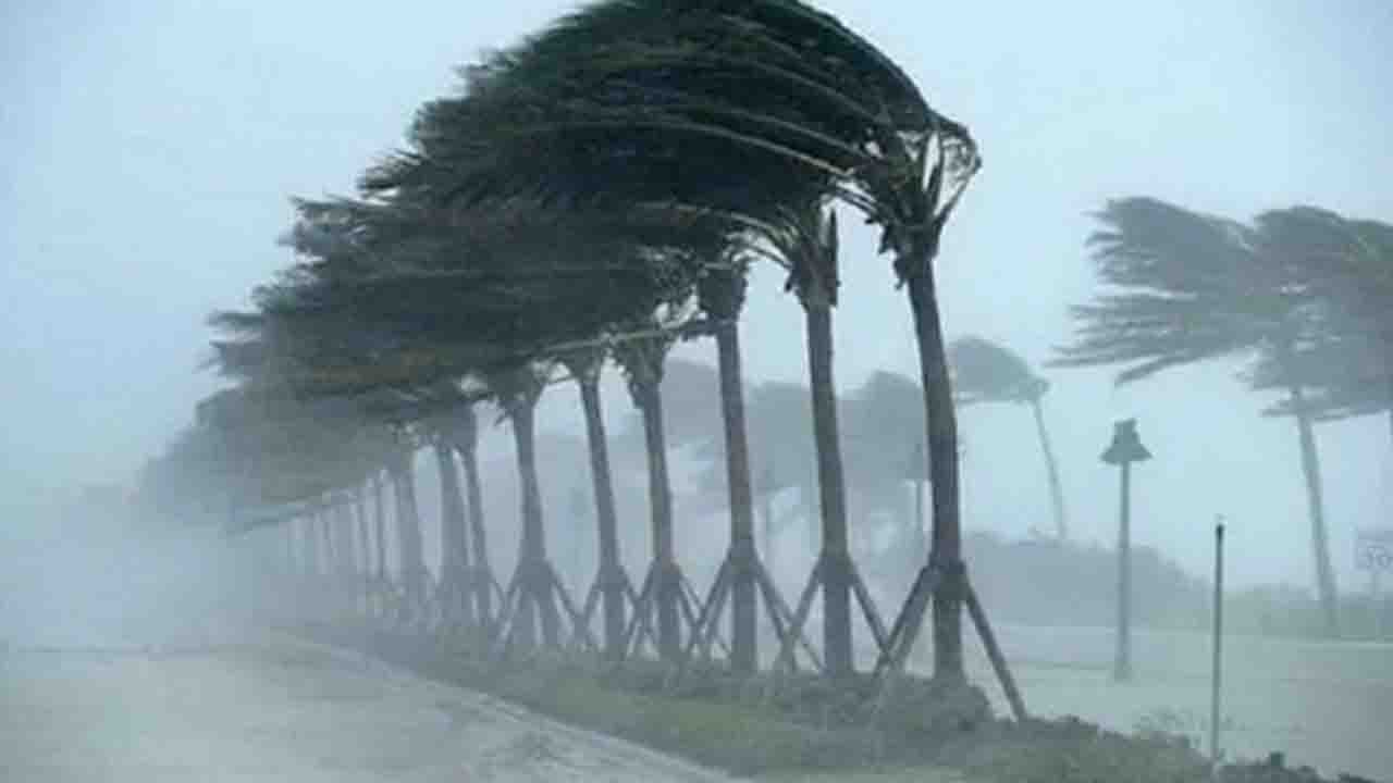 ঢাকা ও আশপাশে দুপুরের মধ্যে ঝড়ের আভাস