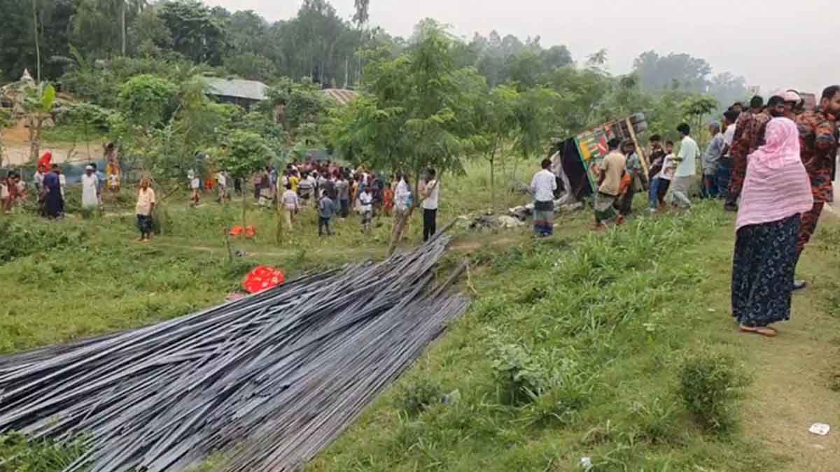 ট্রাক উল্টে নিহত ১৫ জনের মধ্যে ১৩ জনের পরিচয় পাওয়া গেছে